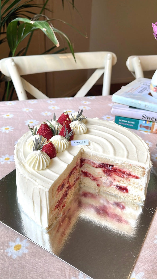 Strawberry Vanilla Cake | Strawberry Birthday Cake | Order Cake Online  Bangalore – Liliyum Patisserie & Cafe